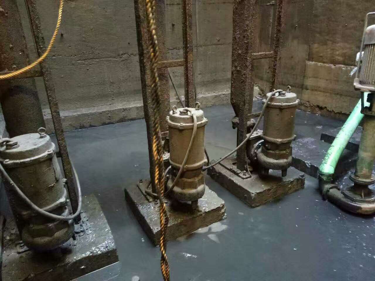 新蔡污水池清理